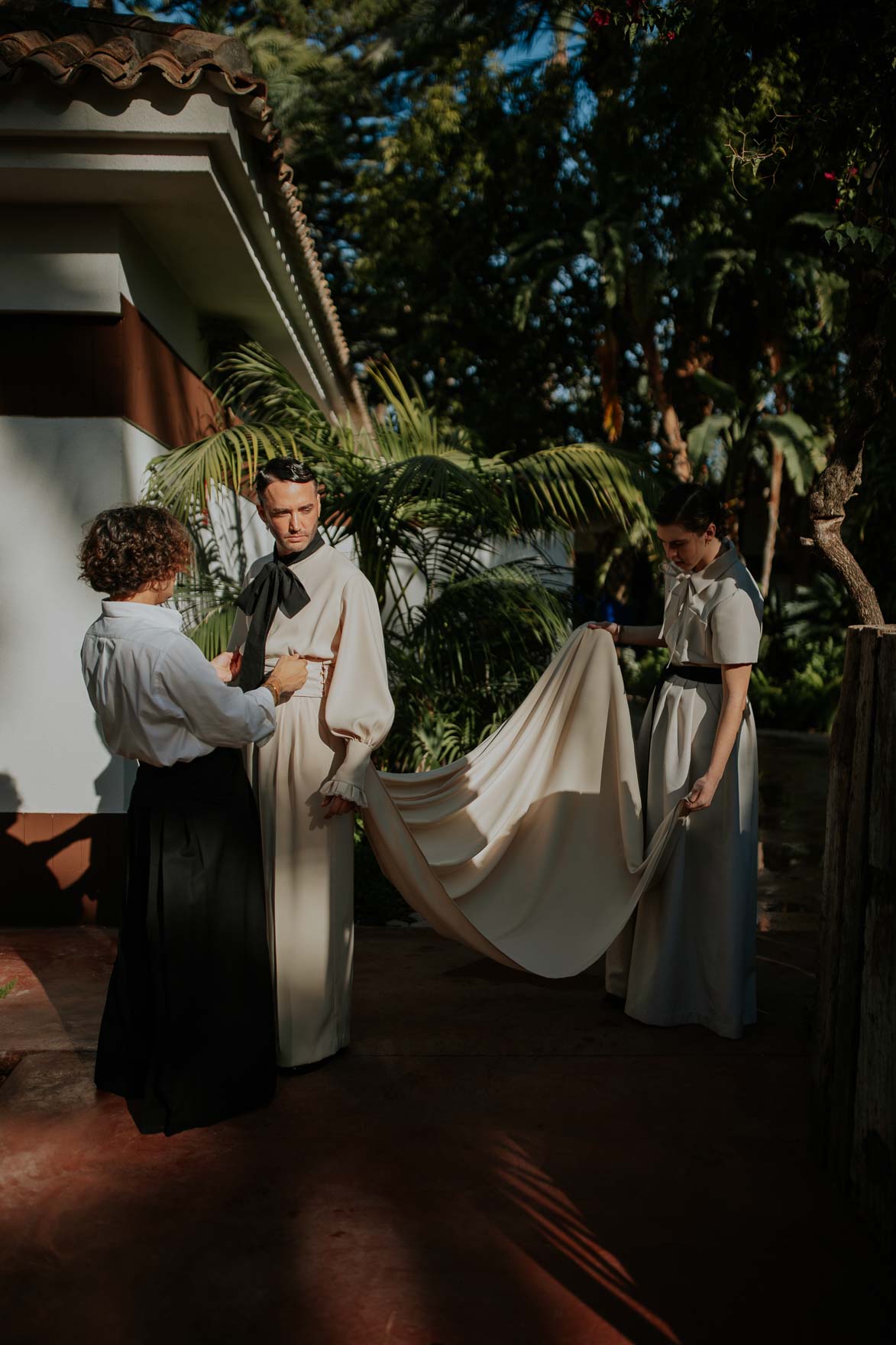 Traje de Novio con Cola por Paco Benavante