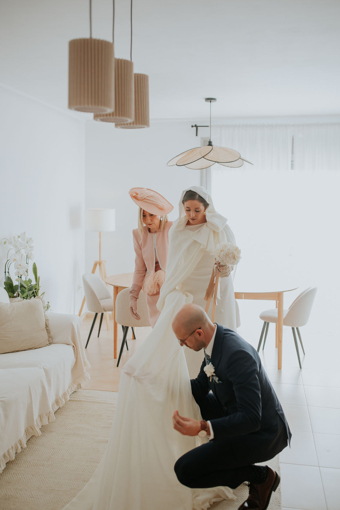 Vestido Novia con Capa y Capucha de Ruben Hernandez Alta Costura